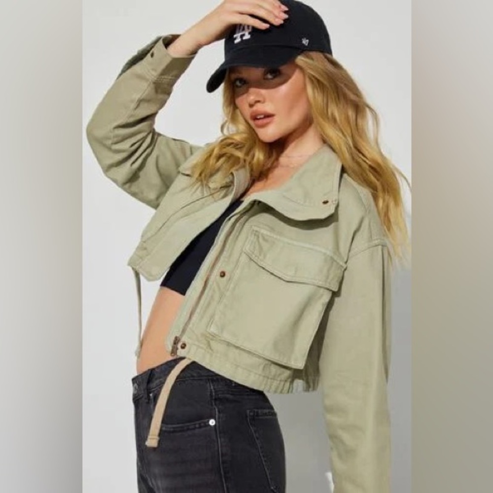 Altar’d State Cropped Oversized Utility Jacket NEW!! size small